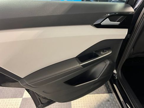 Certified 2025 Volkswagen Taos S FWD image 17