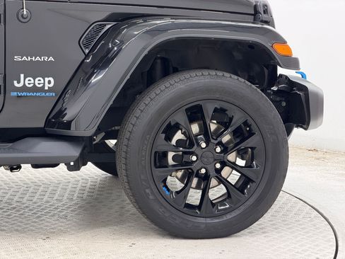Used 2023 Jeep Wrangler Unlimited Sahara w/ Cold Weather Group AWD/4WD image 13