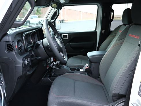 Used 2026 Jeep Wrangler Unlimited Rubicon AWD/4WD image 8