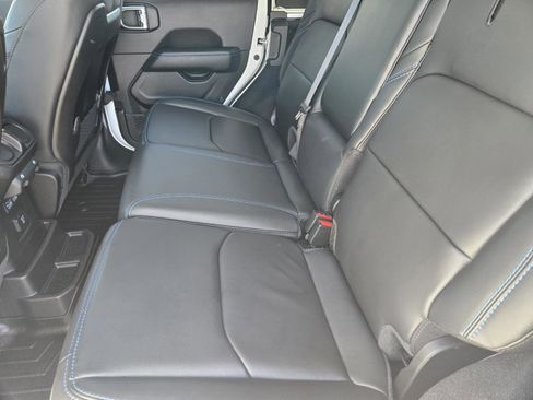 Used 2024 Jeep Wrangler Unlimited Rubicon 4xe image 38