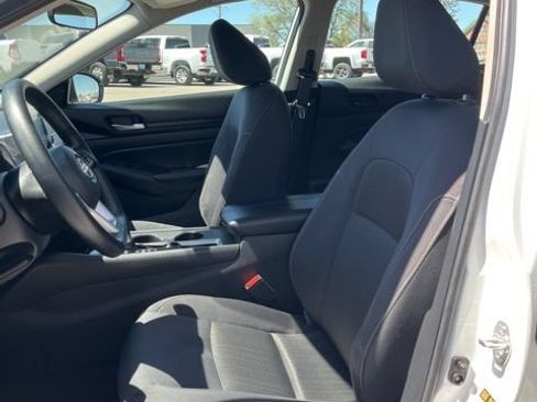 Used 2025 Nissan Altima 2.5 SV FWD image 28
