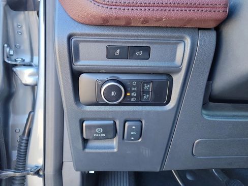 Used 2024 Ford Expedition Limited image 8