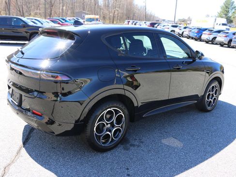 Used 2025 Alfa Romeo Tonale image 8