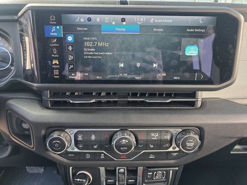 Used 2026 Jeep Wrangler Sport S image 4