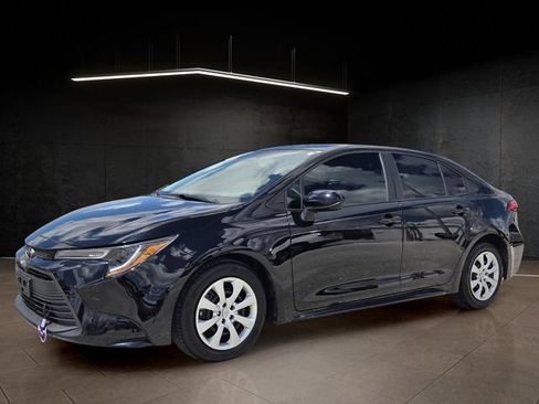 Used 2025 Toyota Corolla LE FWD image 3