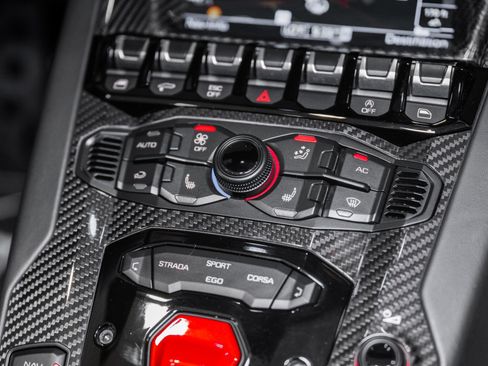Used 2021 Lamborghini Aventador SVJ AWD/4WD image 42