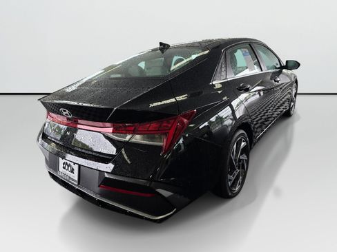 New 2026 Hyundai Elantra Limited FWD image 4