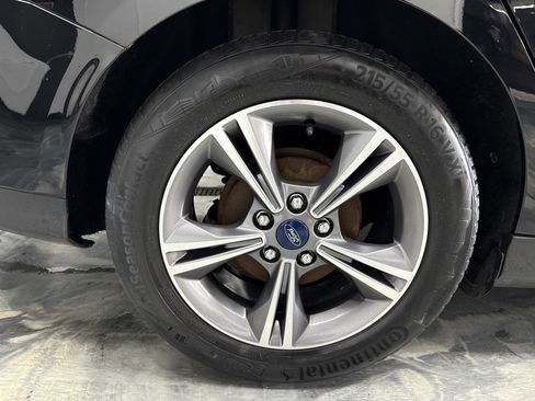 Used 2018 Ford Focus SE w/ SE Appearance Package image 26