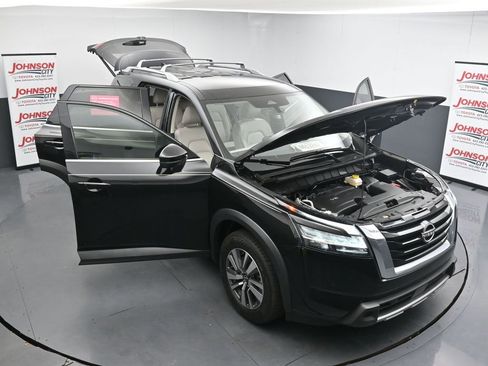 Used 2023 Nissan Pathfinder SL AWD/4WD image 40