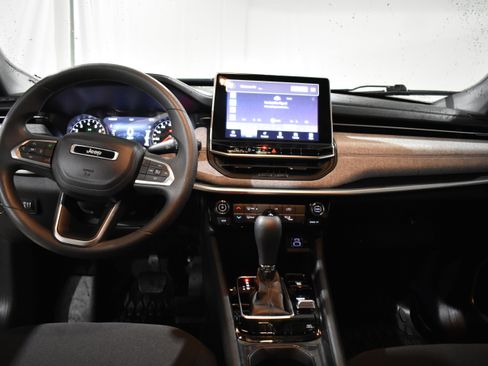 Used 2024 Jeep Compass Sport image 29