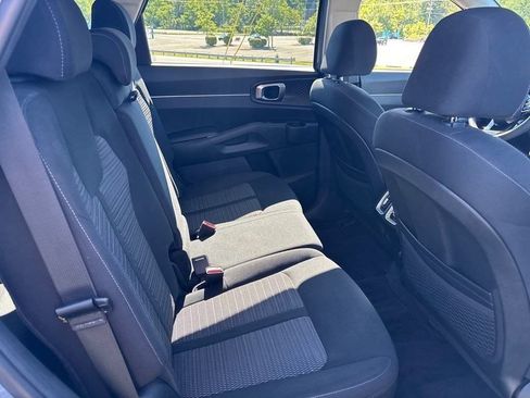 Used 2022 Kia Sorento LX image 34