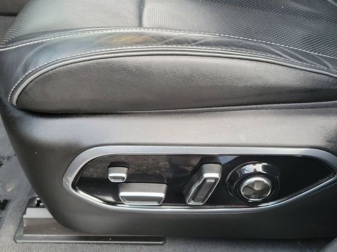 Used 2023 Jeep Grand Cherokee Overland w/ Advanced Protech Group III image 15