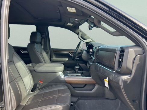 Used 2025 Chevrolet Silverado 1500 High Country w/ High Country Premium Package image 28