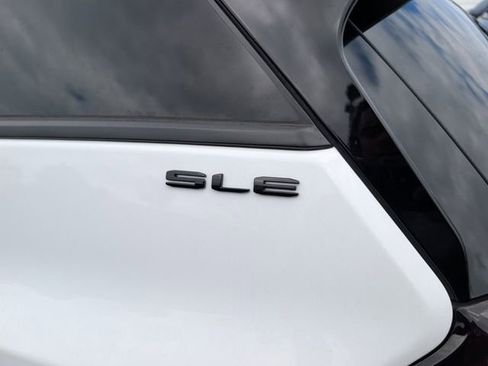 Used 2022 GMC Terrain SLE w/ Driver Convenience Package FWD image 16