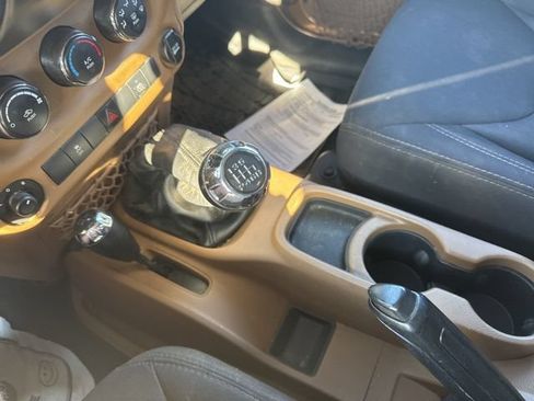 Used 2015 Jeep Wrangler Unlimited Sahara AWD/4WD image 19