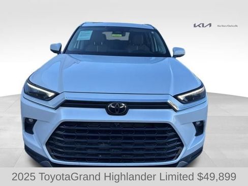 Used 2025 Toyota Grand Highlander AWD image 3