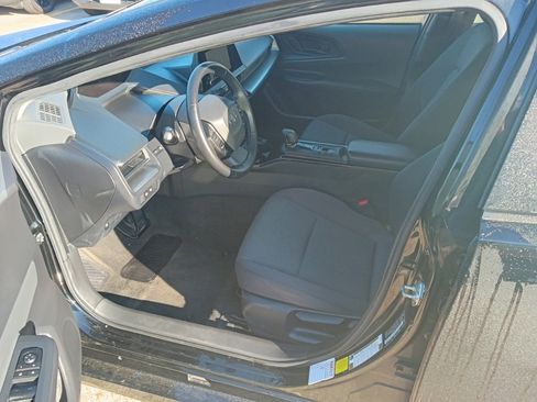 Used 2024 Toyota Prius LE image 3