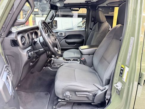 Used 2021 Jeep Gladiator Sport image 9