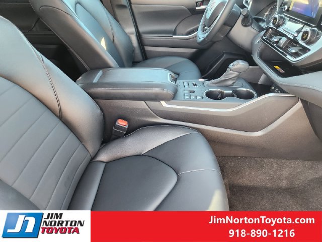 Used 2026 Toyota Highlander XLE AWD/4WD image 15