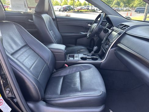 Used 2016 Toyota Camry XLE w/ Moonroof Package FWD image 31