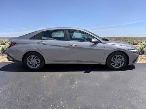 Used 2024 Hyundai Elantra SEL FWD image 7