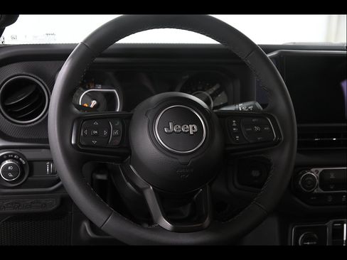 Used 2026 Jeep Gladiator Mojave AWD/4WD image 7