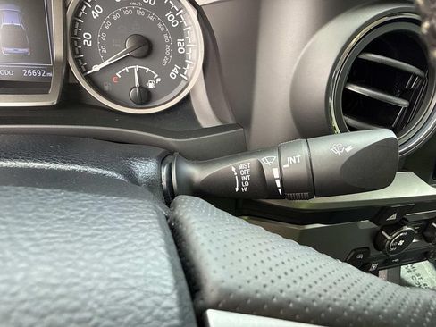 Used 2020 Toyota Tacoma SR5 RWD image 37