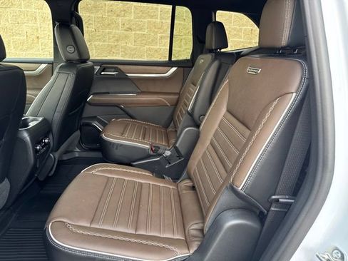 Used 2026 GMC Acadia Denali Ultimate w/ LPO, Floor Liner Package AWD/4WD image 14