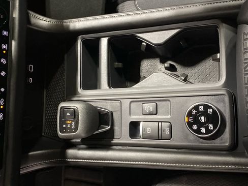 Used 2024 Nissan Pathfinder S image 18