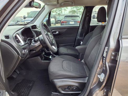 Used 2018 Jeep Renegade Latitude w/ Popular Equipment Group image 16