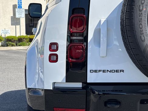 New 2025 Land Rover Defender 110 X-Dynamic SE AWD/4WD image 27