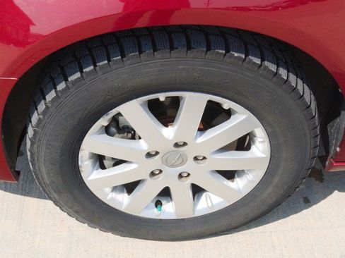 Used 2013 Chrysler Town & Country Touring FWD image 11