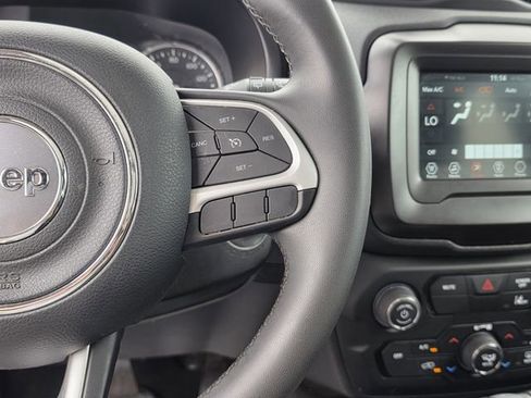 Used 2021 Jeep Renegade Latitude FWD image 26
