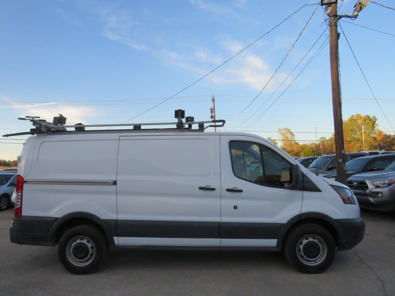 Used 2018 Ford Transit 250 130 Low Roof RWD image 4