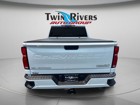 Used 2026 Chevrolet Silverado 2500 High Country w/ High Country Premium Package AWD/4WD image 3