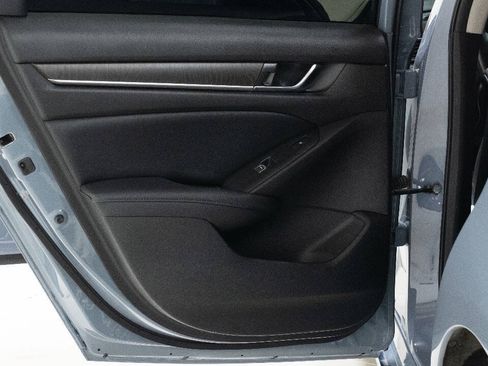 Used 2021 Honda Accord Touring image 18