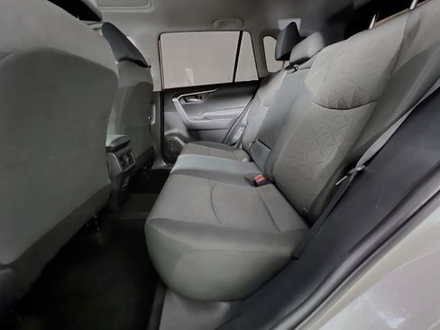 Used 2021 Toyota RAV4 XLE w/ Convenience Package image 29