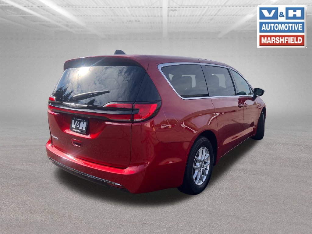 Used 2025 Chrysler Pacifica Select FWD image 34