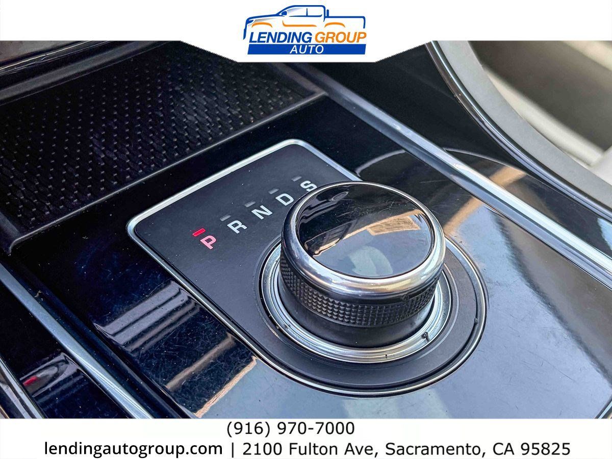 Used 2017 Jaguar XE Premium RWD image 18