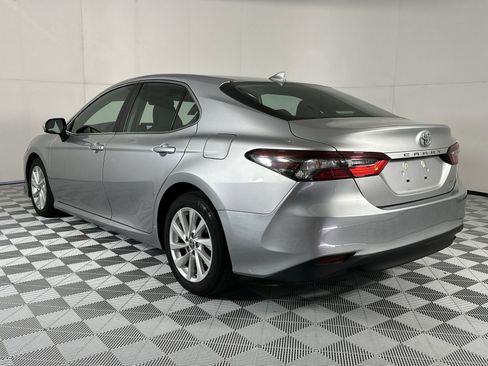 Used 2021 Toyota Camry LE image 6