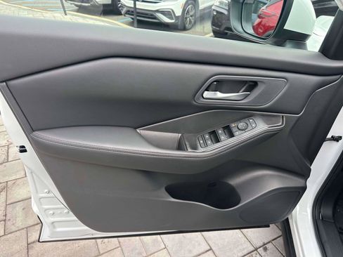 Used 2026 Nissan Rogue SV image 15