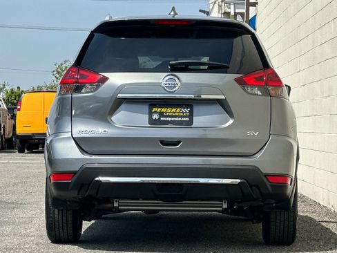 Used 2018 Nissan Rogue SV w/ Premium Package image 5