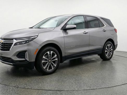 Used 2025 Chevrolet Equinox LT image 3