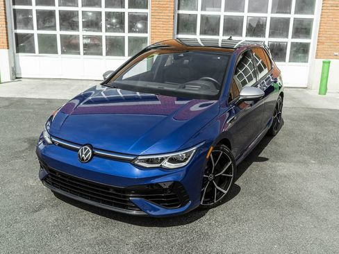 Used 2024 Volkswagen Golf R image 2