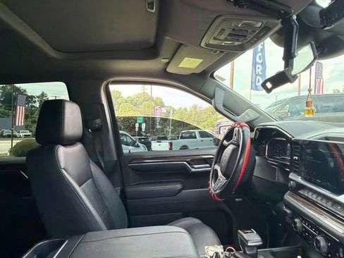 Used 2023 Chevrolet Silverado 1500 RST w/ Redline Edition AWD/4WD image 11