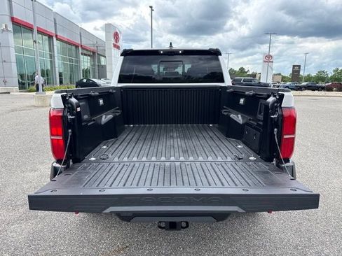 Used 2026 Toyota Tacoma TRD Pro AWD/4WD image 17