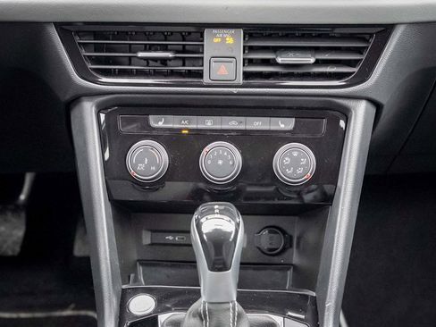 Used 2023 Volkswagen Taos SE image 25