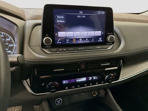 Used 2023 Nissan Rogue SV w/ SV Premium Package image 25