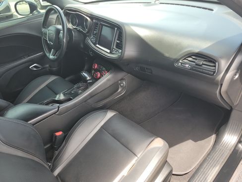 Used 2020 Dodge Challenger SXT w/ Plus Package RWD image 9