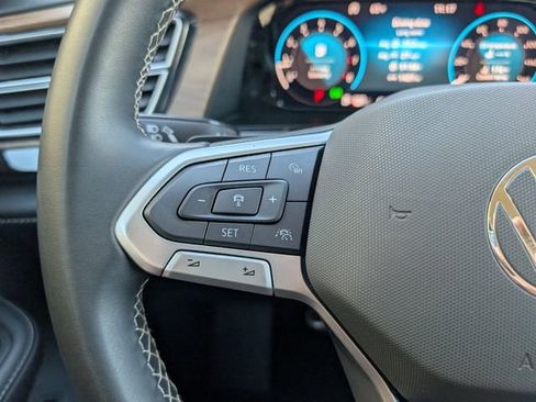 Used 2025 Volkswagen Atlas SE image 13